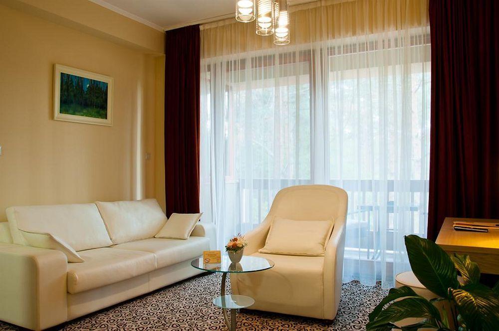 Erdospuszta Club Hotel Fenyves ديبريتْسين المظهر الخارجي الصورة