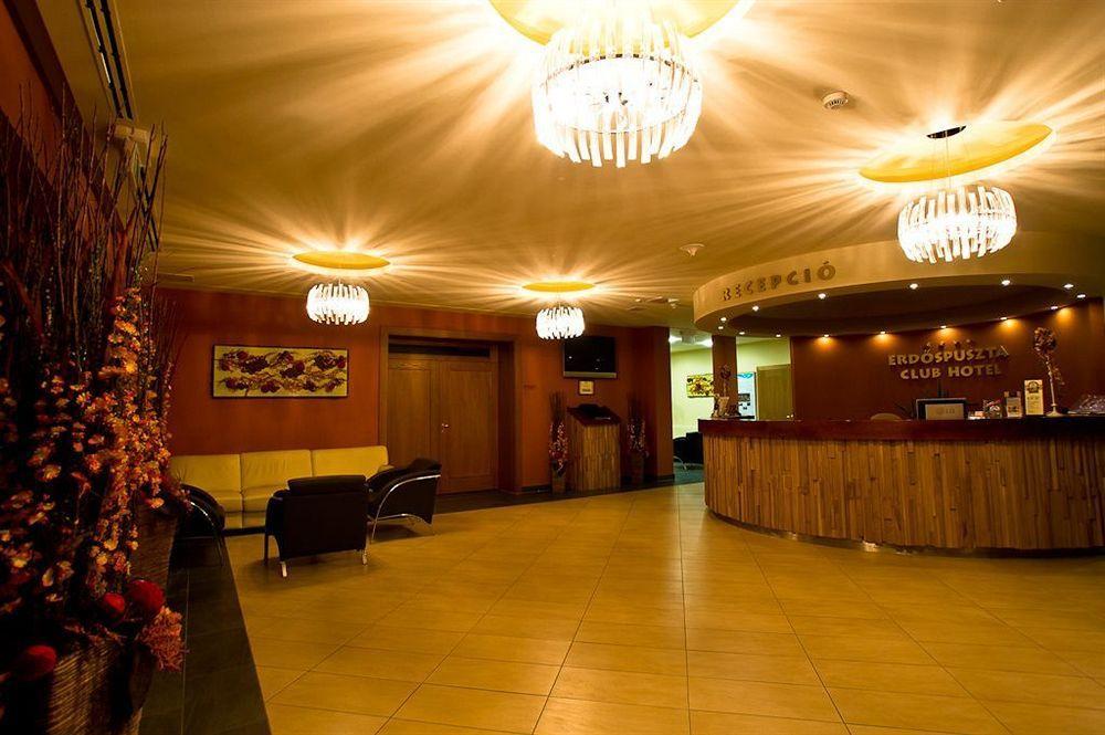 Erdospuszta Club Hotel Fenyves ديبريتْسين المظهر الخارجي الصورة