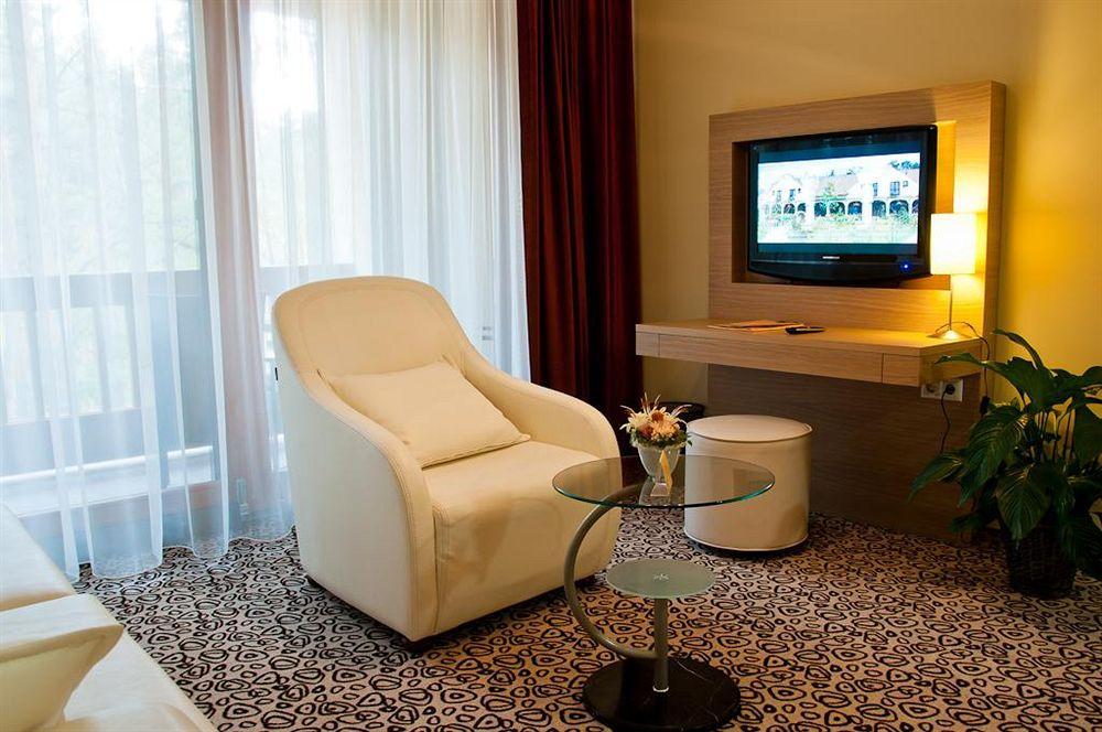 Erdospuszta Club Hotel Fenyves ديبريتْسين المظهر الخارجي الصورة
