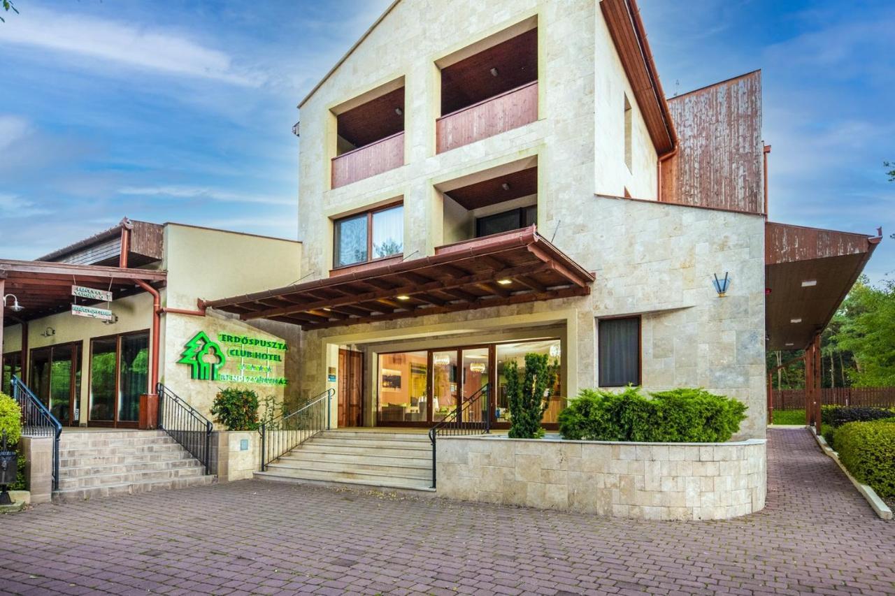 Erdospuszta Club Hotel Fenyves ديبريتْسين المظهر الخارجي الصورة