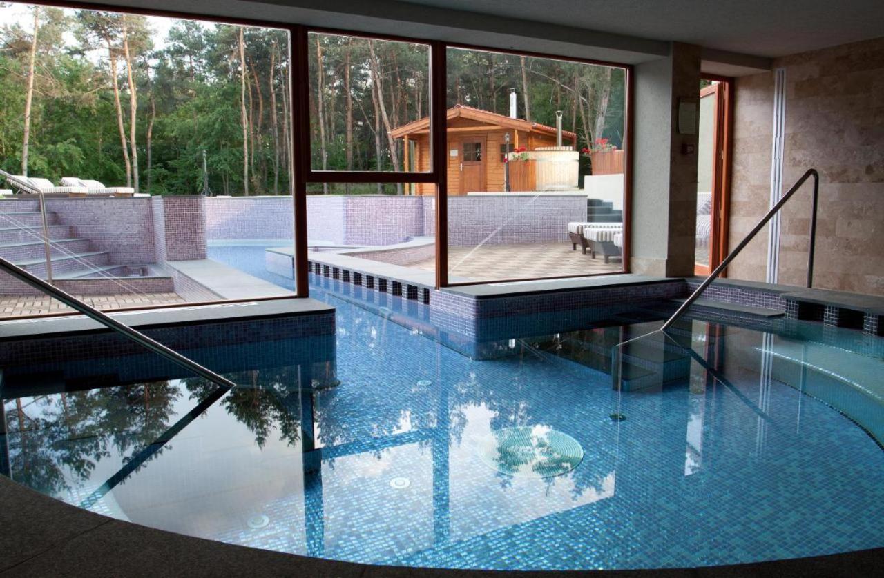Erdospuszta Club Hotel Fenyves ديبريتْسين المظهر الخارجي الصورة