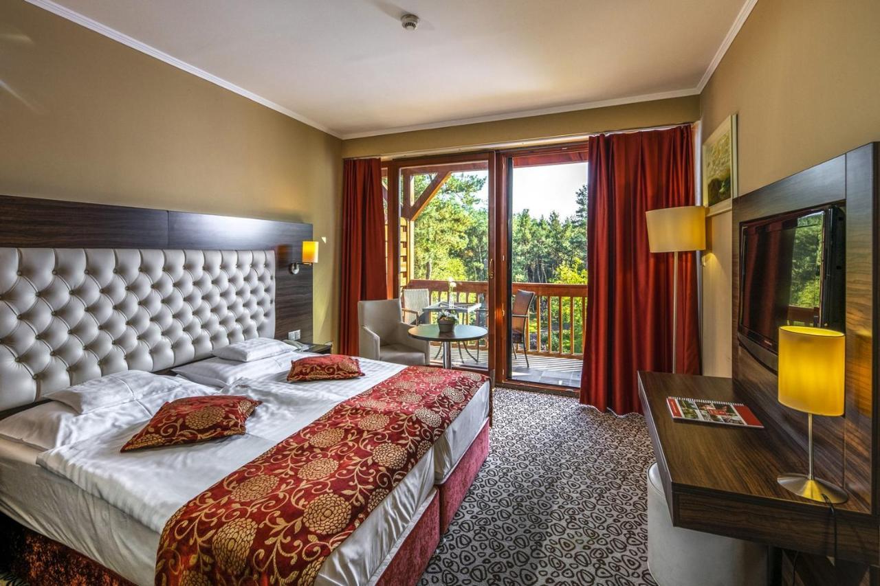 Erdospuszta Club Hotel Fenyves ديبريتْسين المظهر الخارجي الصورة