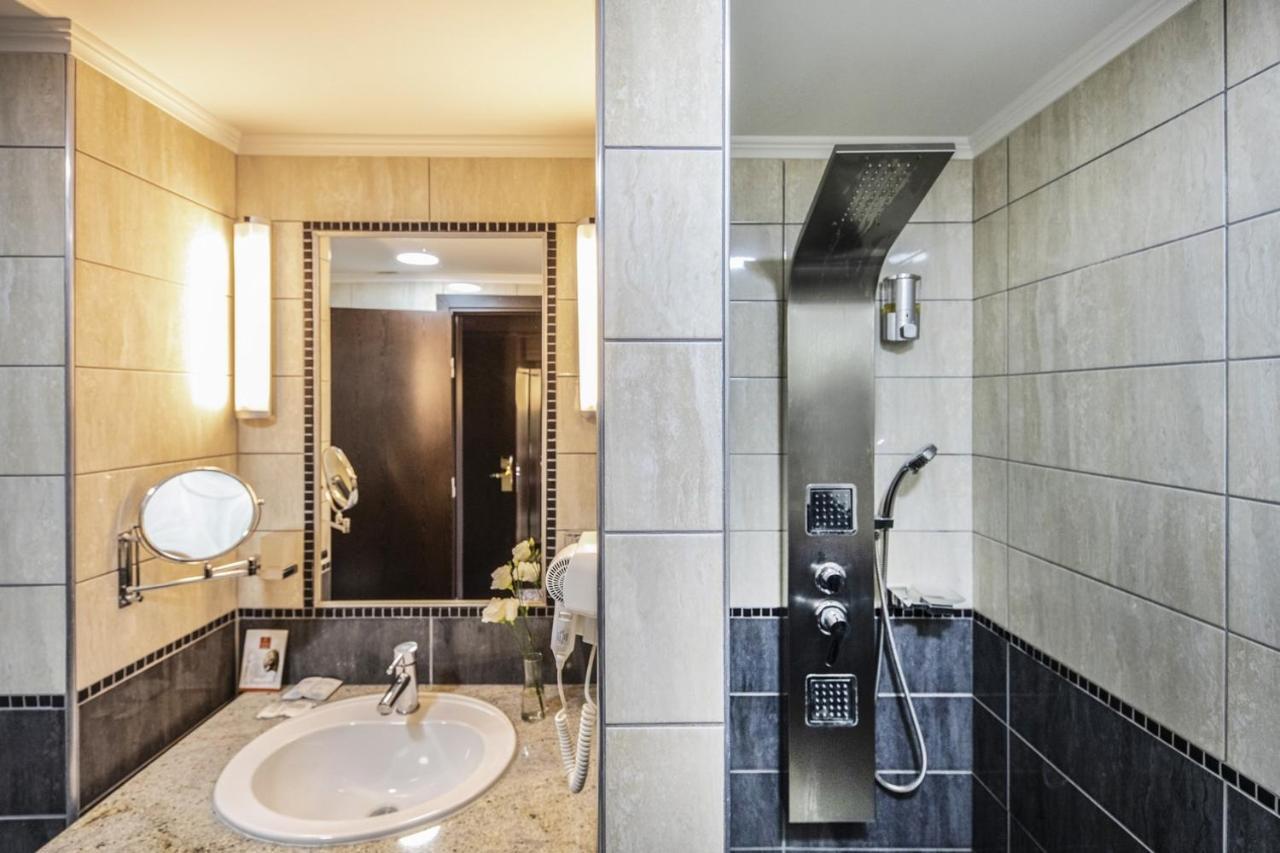Erdospuszta Club Hotel Fenyves ديبريتْسين المظهر الخارجي الصورة