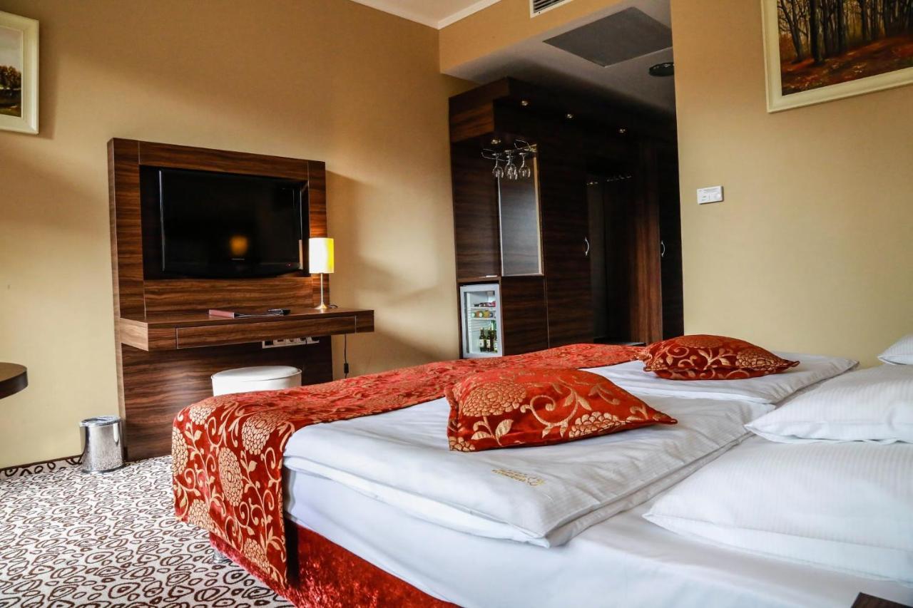 Erdospuszta Club Hotel Fenyves ديبريتْسين المظهر الخارجي الصورة