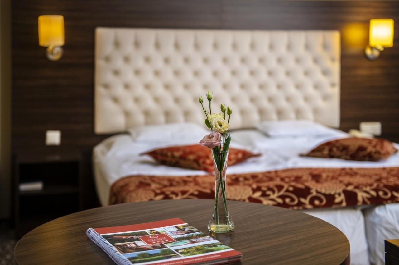 Erdospuszta Club Hotel Fenyves ديبريتْسين المظهر الخارجي الصورة