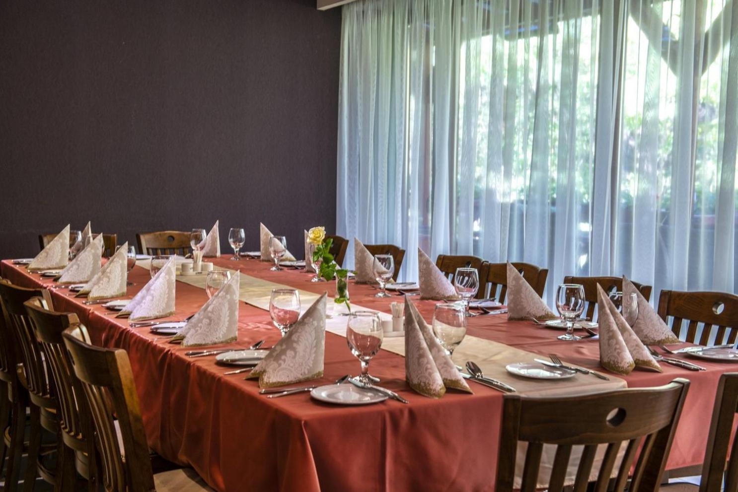 Erdospuszta Club Hotel Fenyves ديبريتْسين المظهر الخارجي الصورة