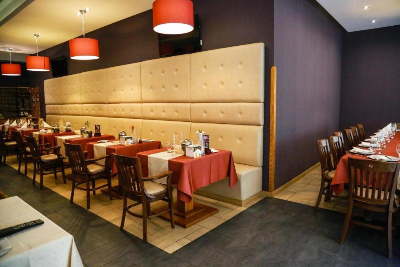 Erdospuszta Club Hotel Fenyves ديبريتْسين المظهر الخارجي الصورة
