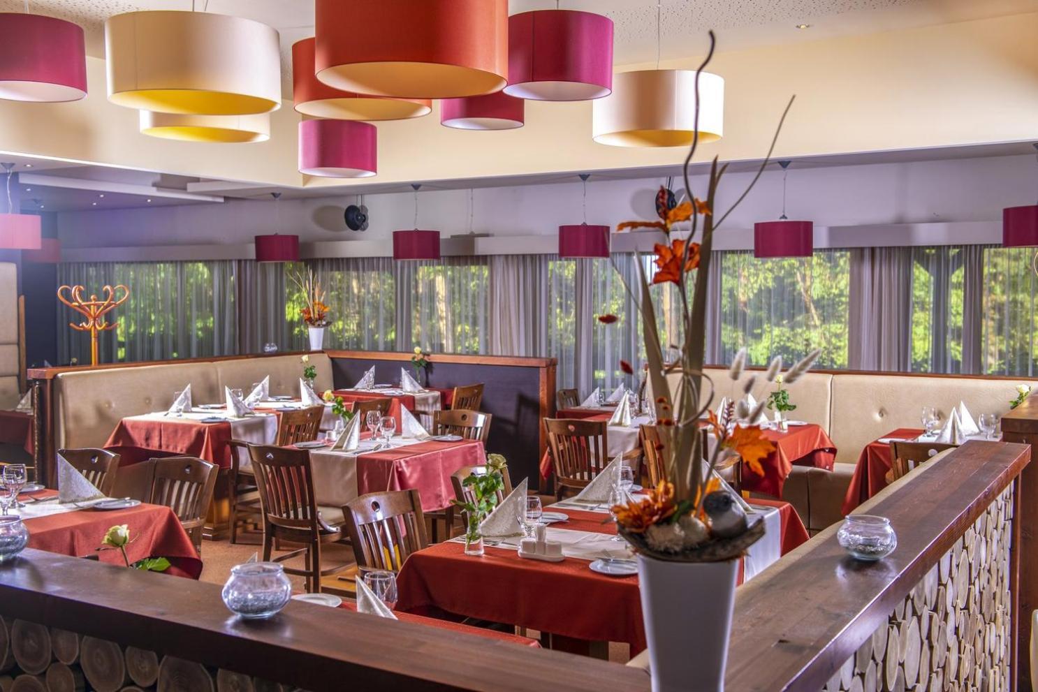 Erdospuszta Club Hotel Fenyves ديبريتْسين المظهر الخارجي الصورة