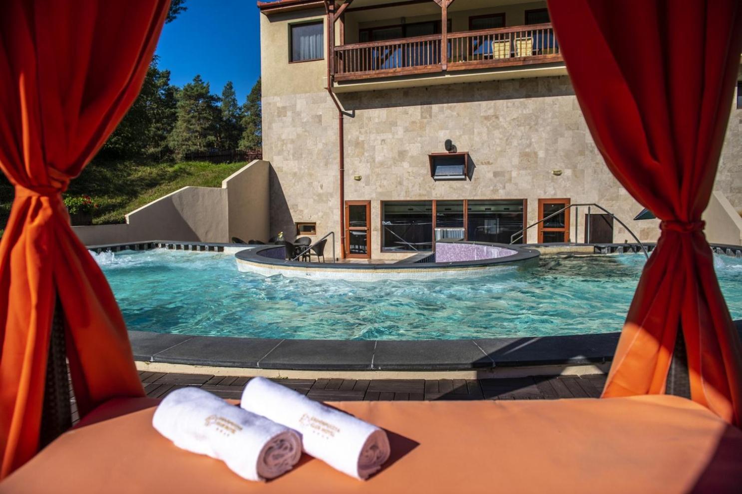 Erdospuszta Club Hotel Fenyves ديبريتْسين المظهر الخارجي الصورة