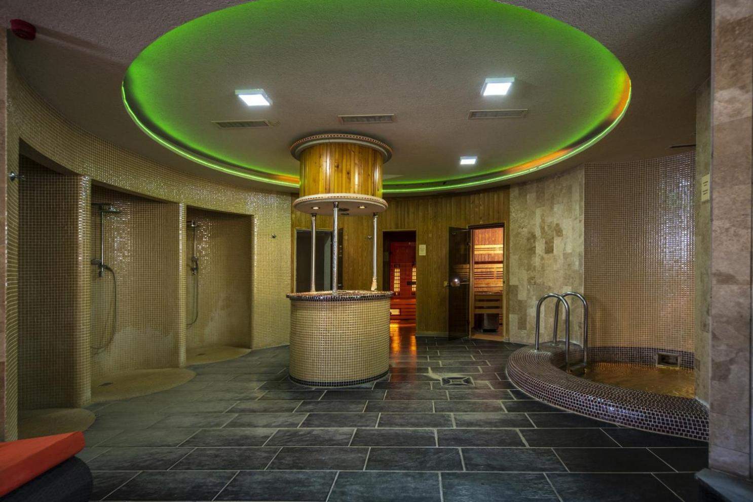 Erdospuszta Club Hotel Fenyves ديبريتْسين المظهر الخارجي الصورة