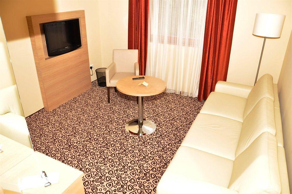 Erdospuszta Club Hotel Fenyves ديبريتْسين المظهر الخارجي الصورة