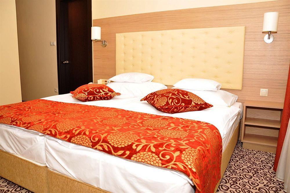 Erdospuszta Club Hotel Fenyves ديبريتْسين المظهر الخارجي الصورة