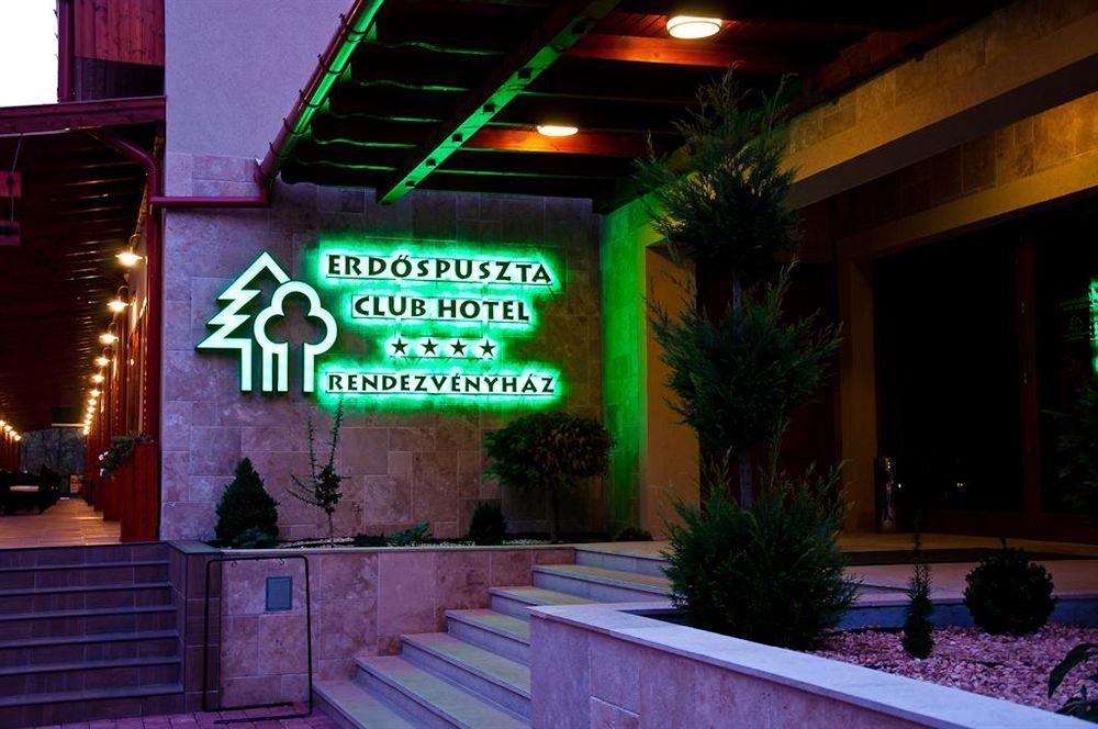 Erdospuszta Club Hotel Fenyves ديبريتْسين المظهر الخارجي الصورة