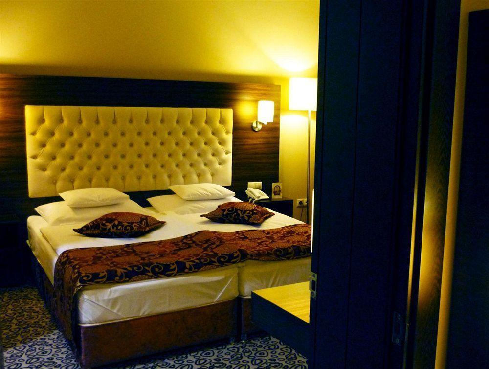 Erdospuszta Club Hotel Fenyves ديبريتْسين المظهر الخارجي الصورة